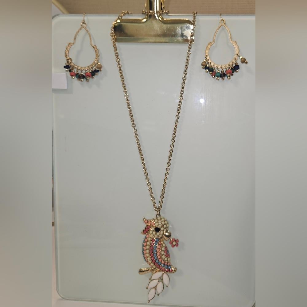 Gold Necklace Set w Parrot Charm